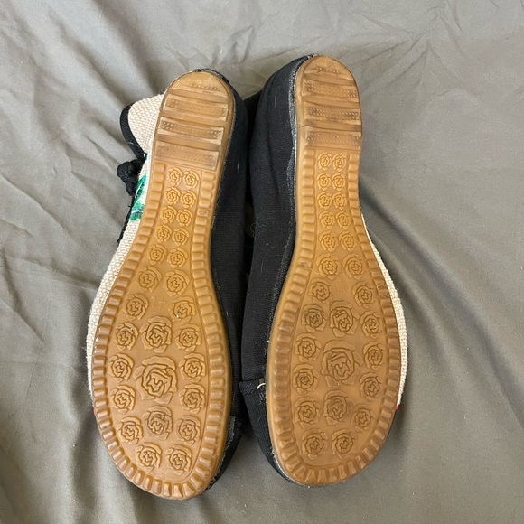 Unique Embroidered Chinese Sandals size 9 - Picture 6 of 6